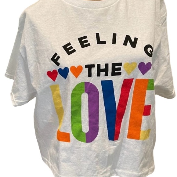 Tops - Feeling the Love Graphic Tee